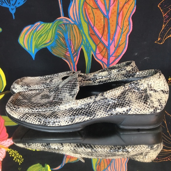Vintage Shoes - VINTAGE / Leather Snake Print Loafer